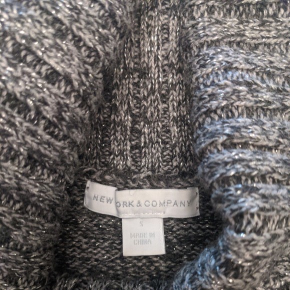 Women's New York and Company Sweater SZ Small Gray Shimmer Cable Knit Turtleneck - Picture 6 of 11